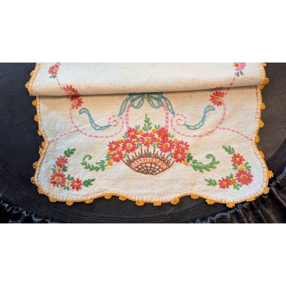 Vintage Hand-Embroidered Muslin Table Runner Floral  Bow Design Scalloped Edge - Picture 6 of 7